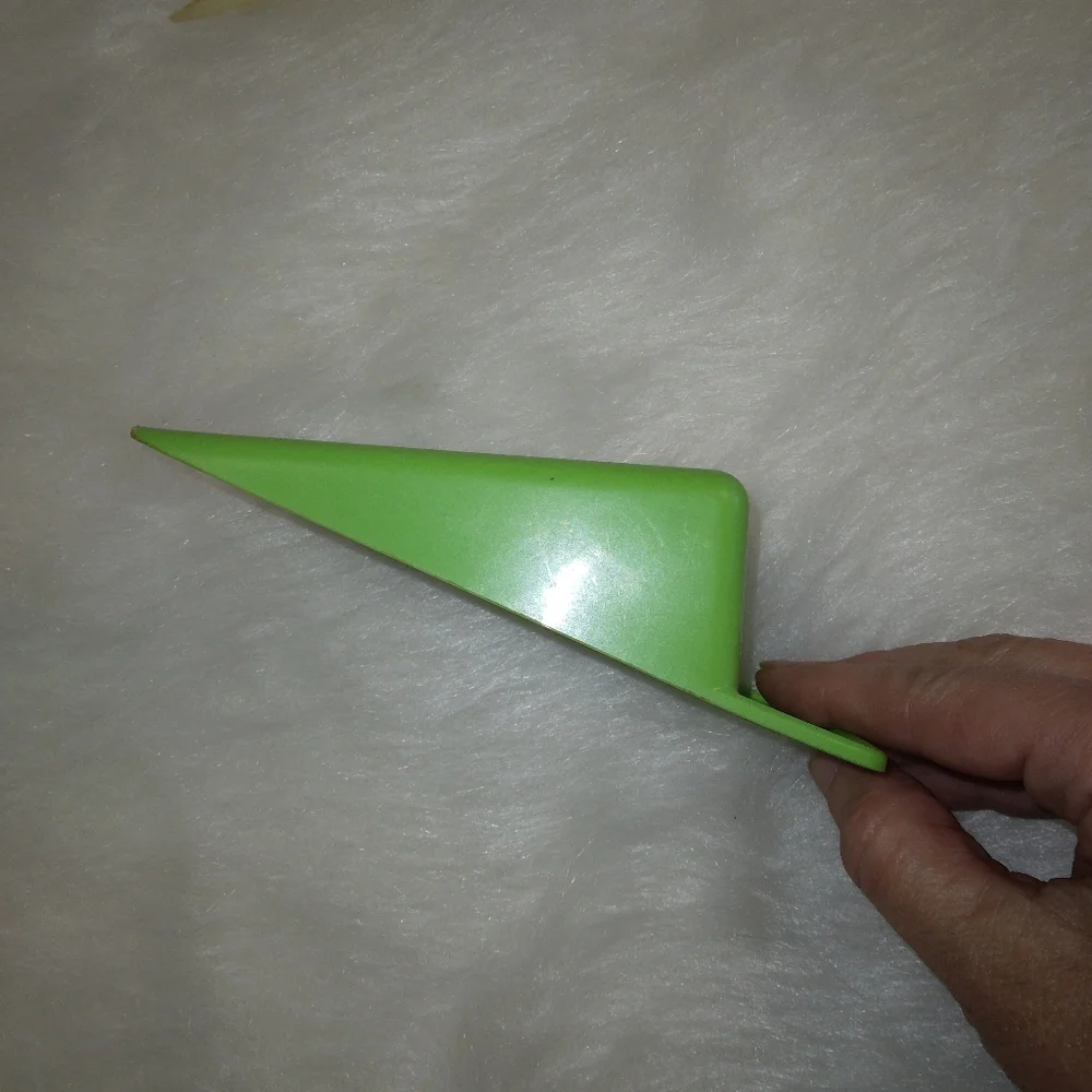 Vintage Tupperware Green Flat Bottom Wedge Flour/Sugar Canister Scoop